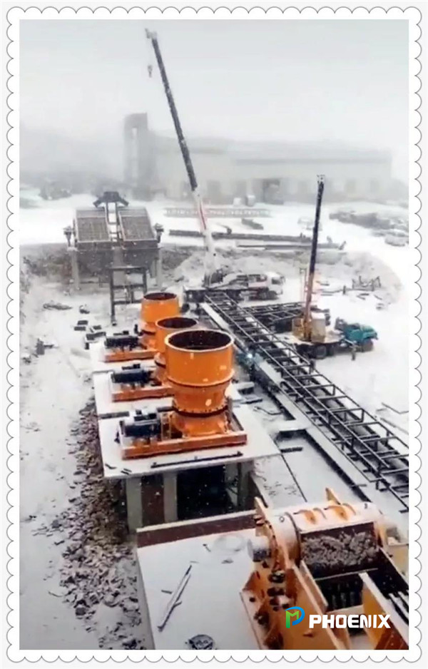 铁矿石生产线现场雪景